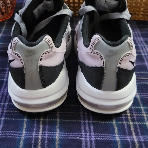 ❌️SOLD❌️ Girls Nike Air Max 95s Lilac, Grey, and Black Size 3 Youth - Picture 16 of 16